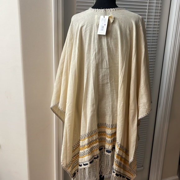 Biya by Jonny Was Cream Aro Embroidered Fringe Detail Linen Blend Poncho - Picture 4 of 10